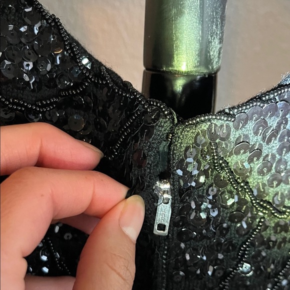 Elegant Black Sequin Tank Top - Picture 4 of 6